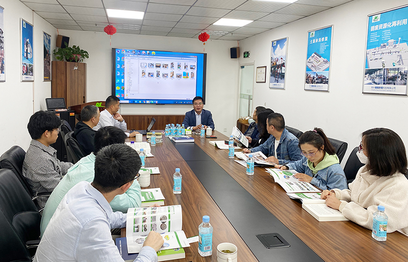 华中科技大学、中南大学一行莅临AG贵宾会集团生产基地考察调研.jpg 华中科技大学、中南大学一行莅临AG贵宾会集团生产基地考察调研.jpg